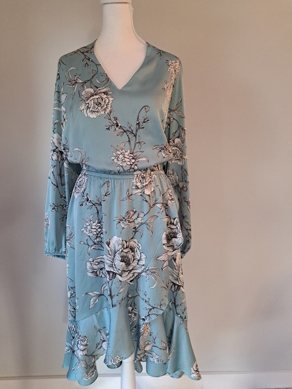 NWT White House Black Market Floral V-Neck Long Sleeve Midi Dress in Dusty Teal